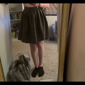 grey pleated skirt
